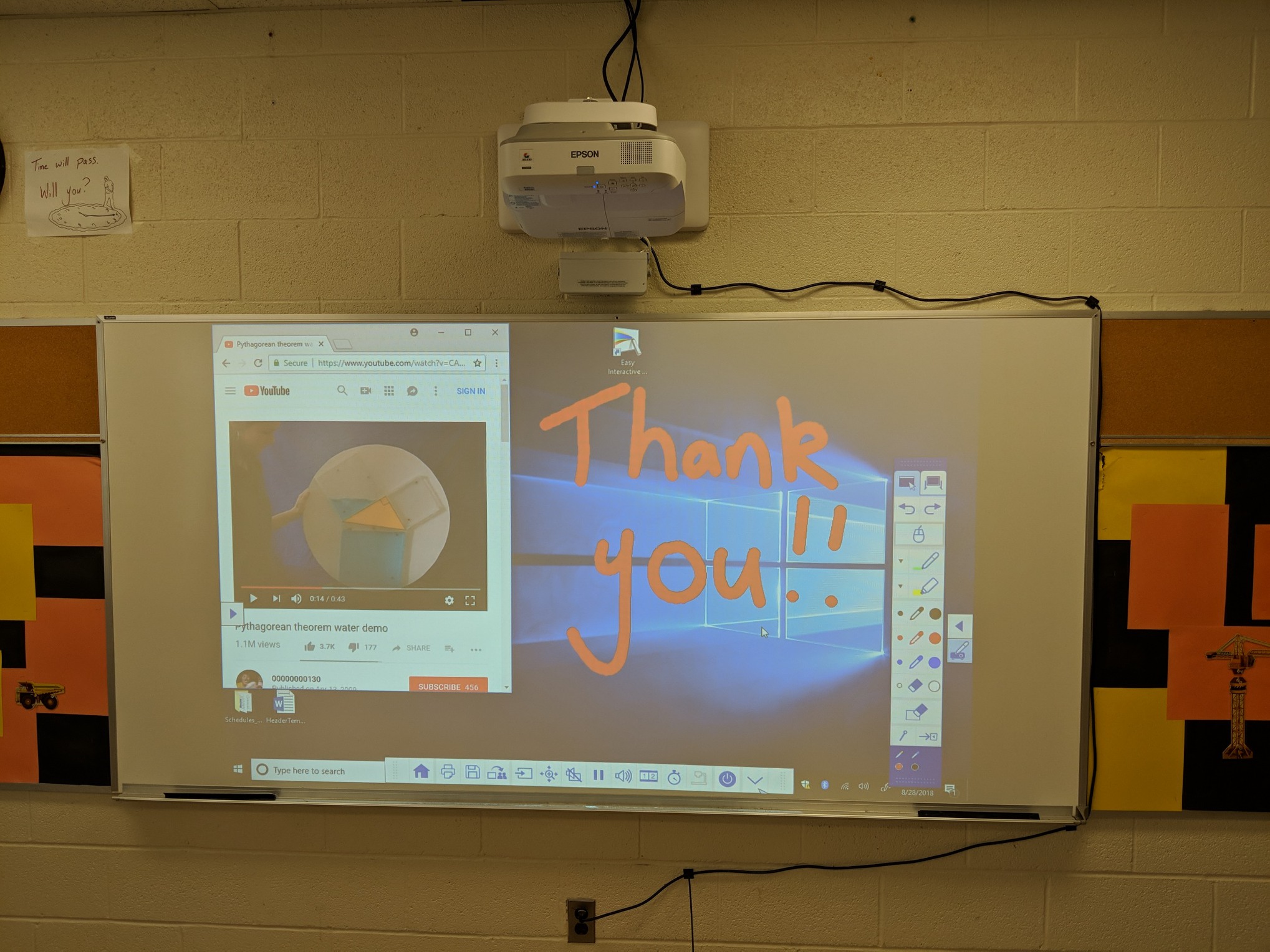 interative Epson BrightLink 695Wi projecting onto a classroom whiteboard